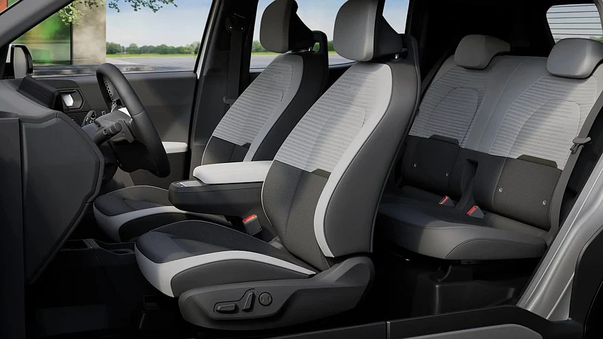 На фото: салон Kia EV2 GT-Line