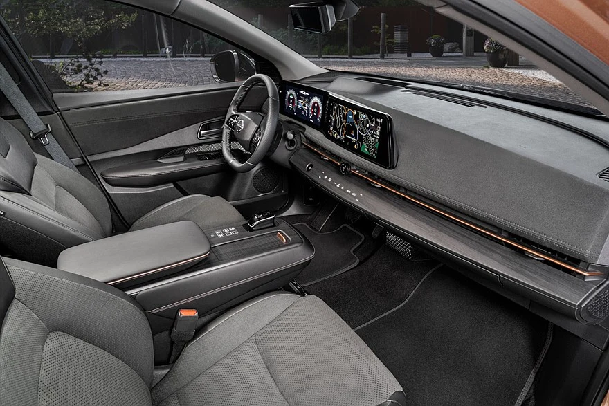 Дореформенный кроссовер Nissan Ariya