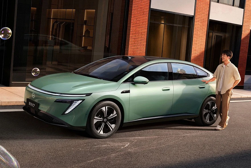 Модернизированный седан Nissan N7