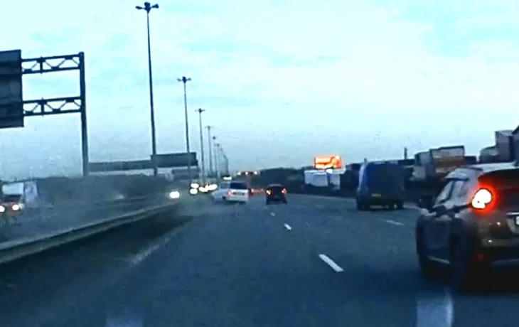  Водителя выбросило из микроавтобуса в результате ДТП на КАД