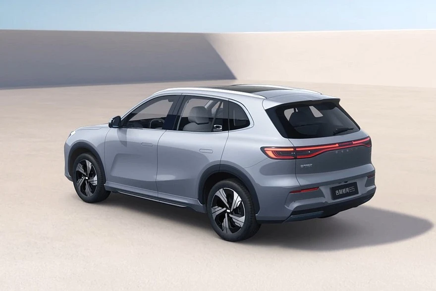 Дореформенный Geely Galaxy E5 для Китая, он же Geely EX5 в России