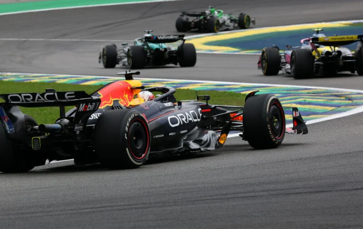 В FIA ответили, почему смена двигателя на машине Ферстаппена в Бразилии не вызвала вопросов