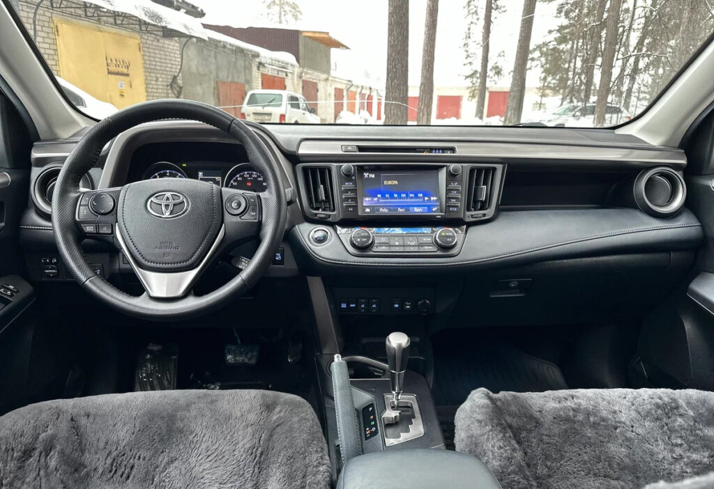 «Надёжен, как автомат Калашникова»: отзыв об автомобиле Toyota RAV4