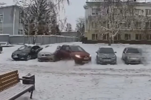  ДТП в Елабуге: автоледи пыталась показать «мастер-класс» по парковке задним ходом