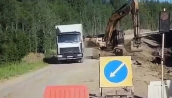  В Кировской области экскаватор столкнулся с грузовым автомобилем