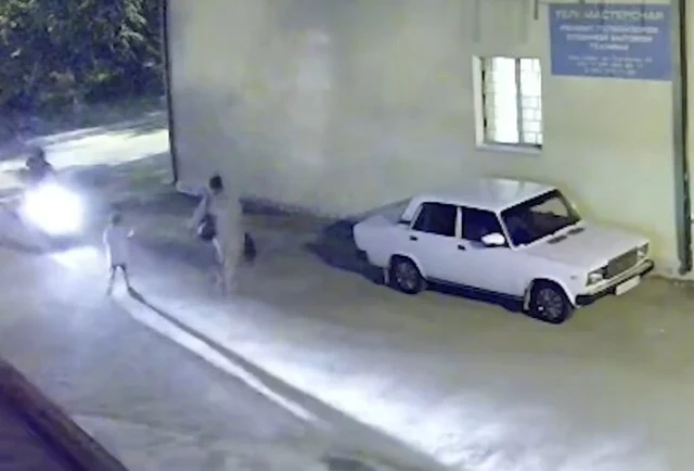  В Волгограде двое подростков на скутере сбили ребенка и скрылись