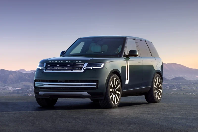 Range Rover Electric полностью рассекречен: средние характеристики за бешеные деньги