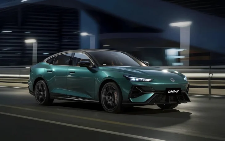 Changan Uni-V с новыми внешностью, салоном и техникой предложат в России в топовой версии