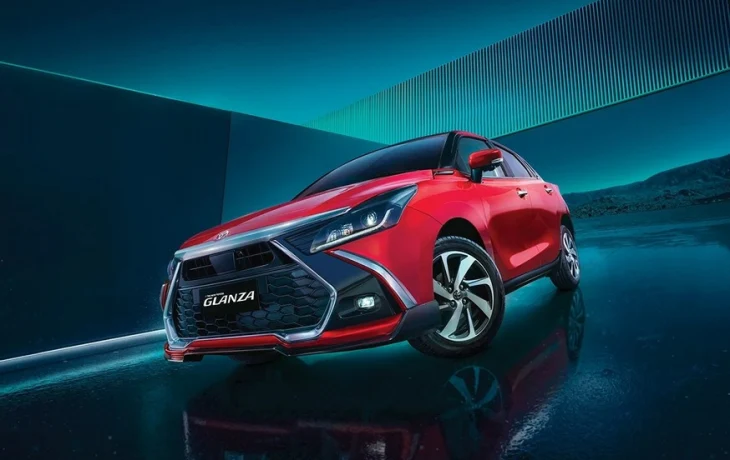 Toyota Glanza подвергли рестайлингу следом за исходным Suzuki: больше агрессии и новый мотор