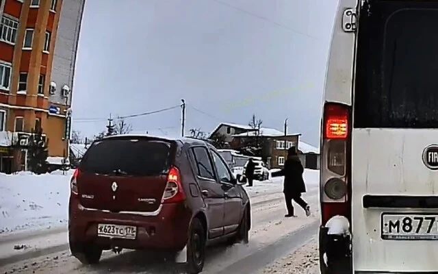  В Чувашии женщина выбежала на дорогу и попала под колеса автомобиля