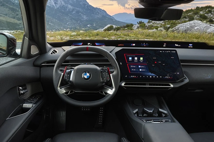 На фото: салон BMW M350 xDrive