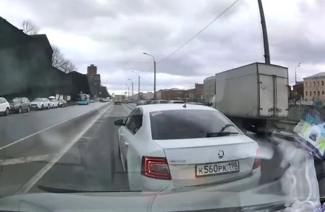 	В Петербурге водитель «Шкоды» обиделся и решил отомстить