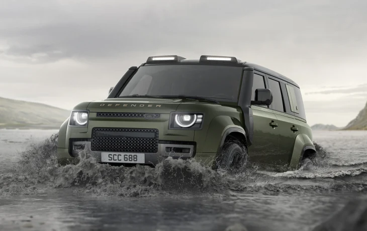 Внедорожник Land Rover Defender получил пересмотренную моторную гамму