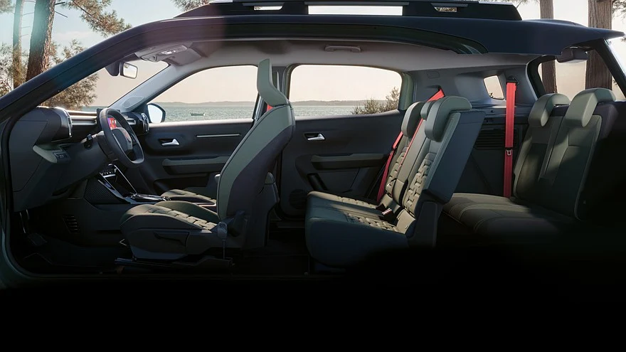 На фото: салон Citro&euml;n C3 Aircross Outdoor