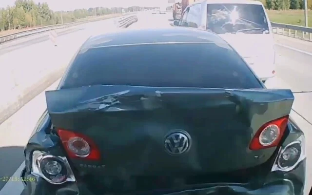  «Перестроился в левую полосу и получил удар»: кто виноват в ДТП на трассе?