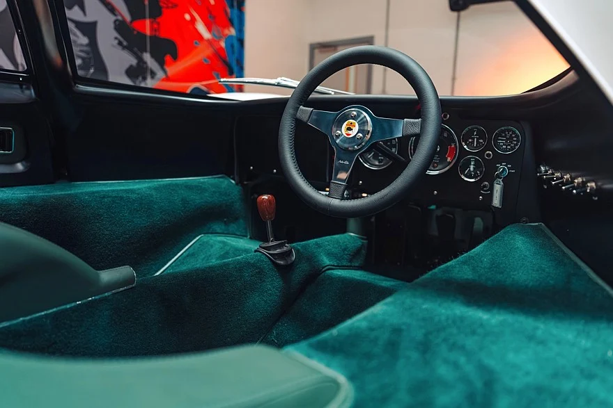 Реплика McLaren M6GT, изготовленная подразделением McLaren Special Operations по архивным чертежам и представленная в июле этого года на Фестивале скорости в Гудвуде.