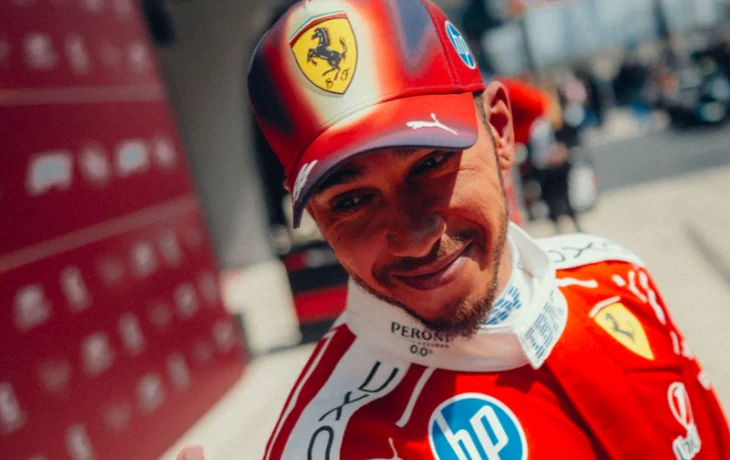 &laquo;Забыли включить свой спец-режим?&raquo; Льюис Хэмилтон подколол Mercedes