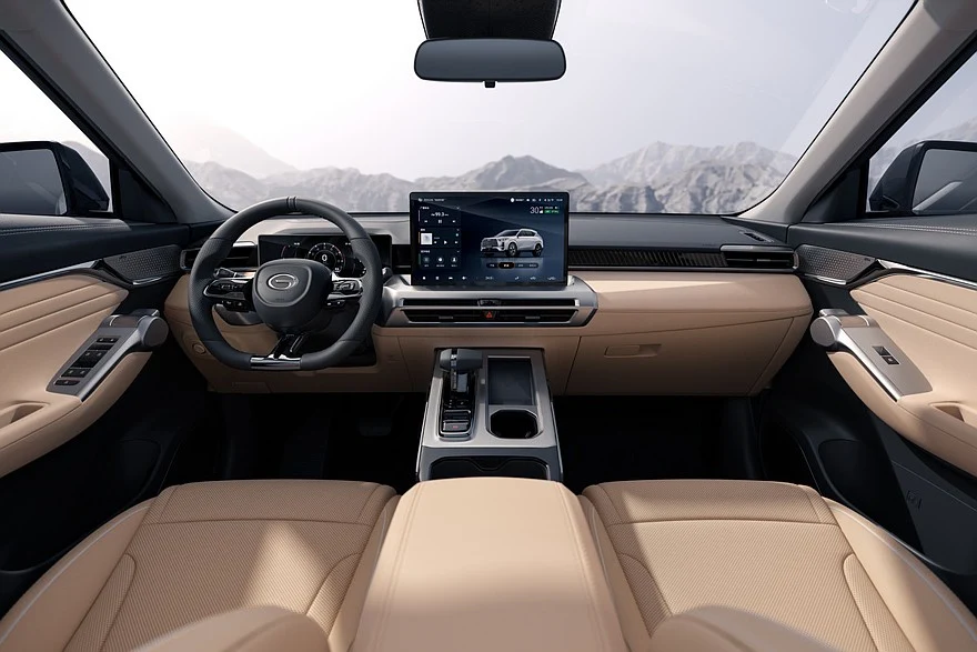 А это GAC Trumpchi GS4 Max, он же GAC GS4 в России и на других экспортных рынках. Считающийся в Китае &laquo;четвертым&raquo; поколением кроссовер сделан на базе GAC Trumpchi Emkoo, который уже покинул домашний рынок