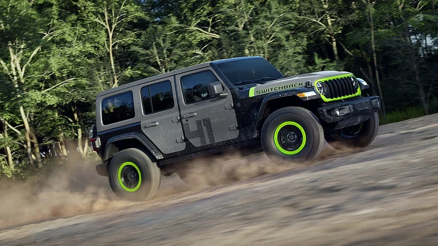 На фото: Jeep Wrangler Switchback