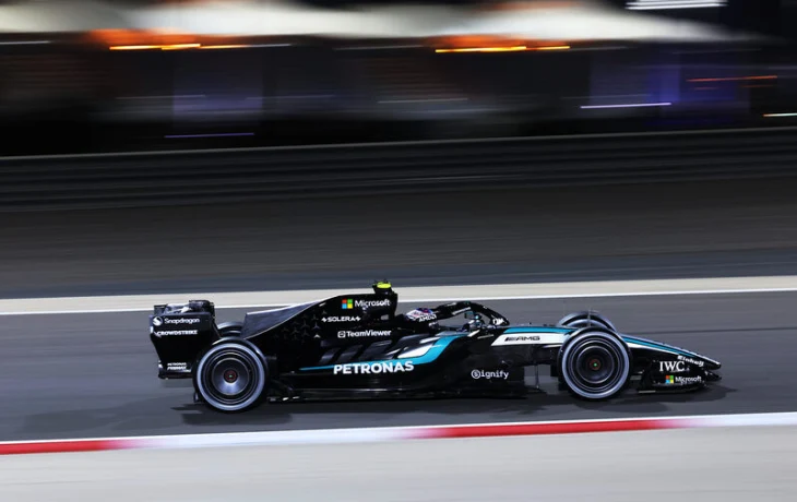 Mercedes устроила разгром соперникам в финальный день тестов Ф1 в Бахрейне