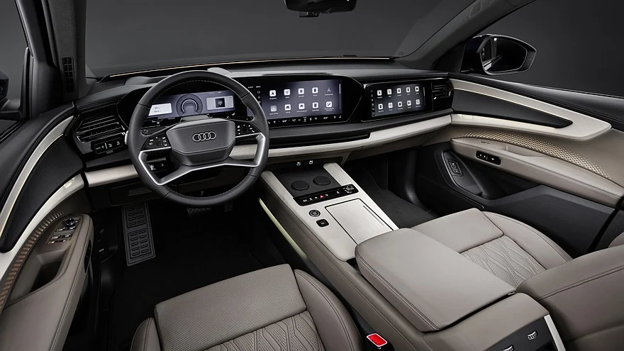 На фото: салон Audi Q9