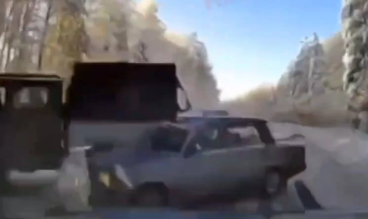  &laquo;Семерку&raquo; разорвало на части в результате ДТП в Коми