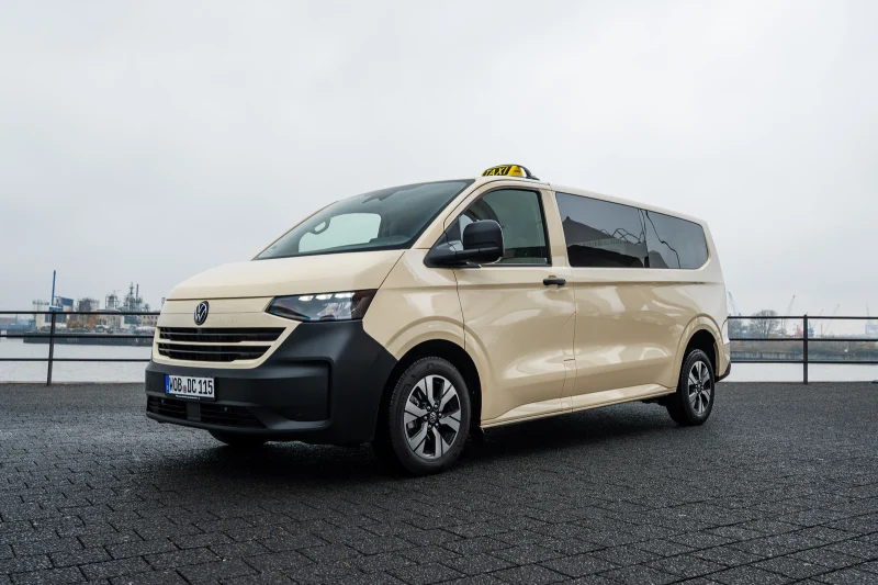 Volkswagen подготовил Transporter Kombi и Caravelle для работы в такси