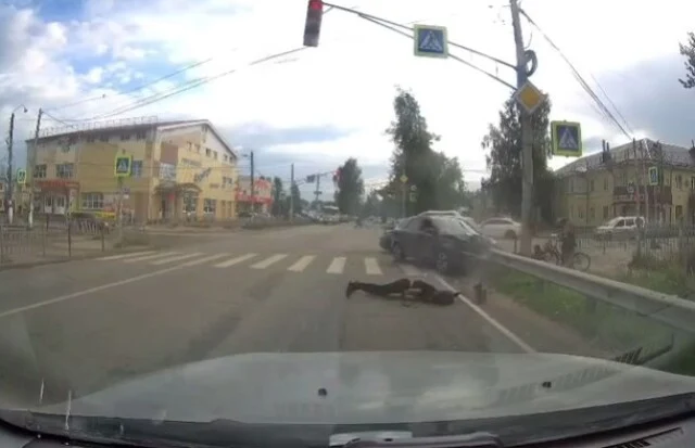  В Нижегородской области водитель «Лады» проехал на красный столкнулся с другим автомобилем и сби