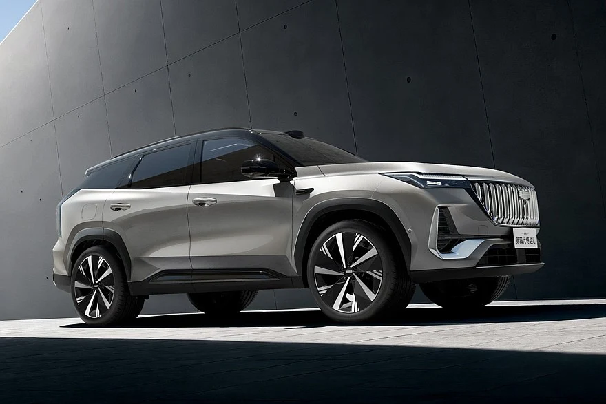 Обновленный бензиновый Geely Boyue L