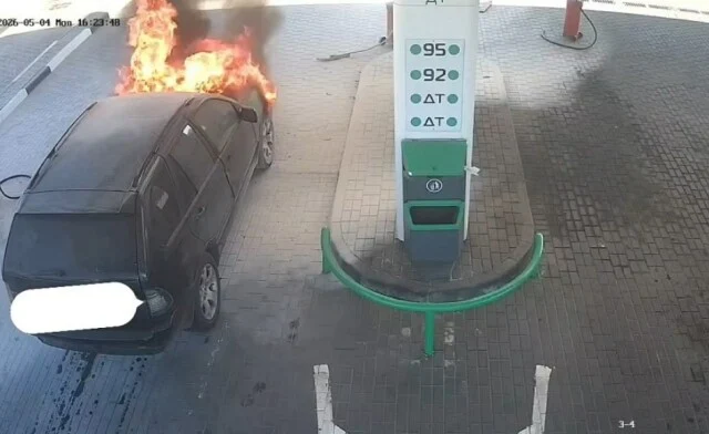  В Беларуси девушка приехала на АЗС на горящей машине