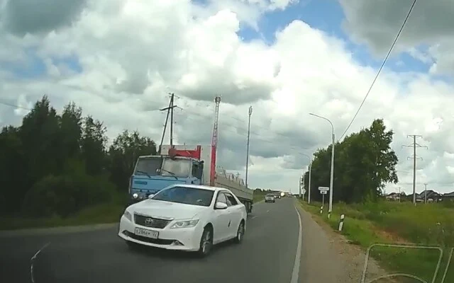  «Славу богу никто не пострадал»: автомобиль вылетел в кювет в Алтайском крае