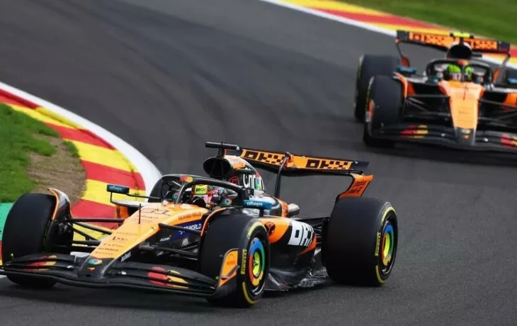 Оскар Пиастри выиграл Гран При Бельгии, McLaren оформила первый дубль в Спа с 1999 года