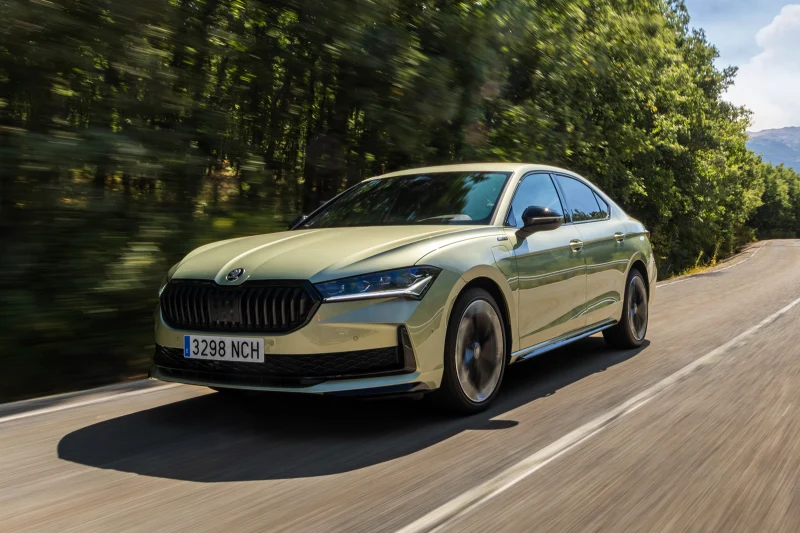 Пополнение в семействе: лифтбек Skoda Superb получил новую &laquo;начинку&raquo;