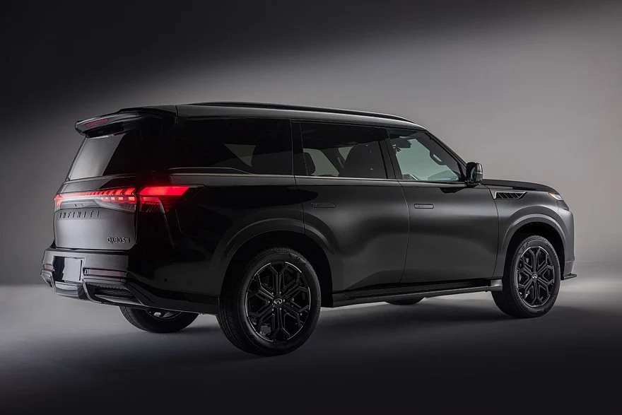 На фото: Infiniti QX80 Sport