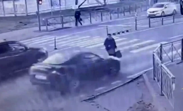  В Подмосковье пенсионерка переходила дорогу на красный и попала под колеса автомобиля