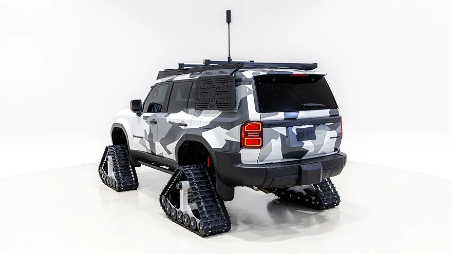На фото: концепт Toyota Land Cruiser Snowhunter