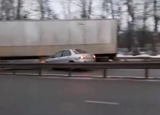  Очевидец снял на камеру мобильного телефона момент массового ДТП в Чувашии