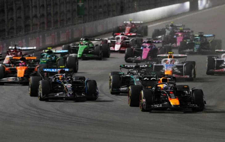 Макс Ферстаппен выиграл Гран При Лас-Вегаса и сохранил шансы на титул