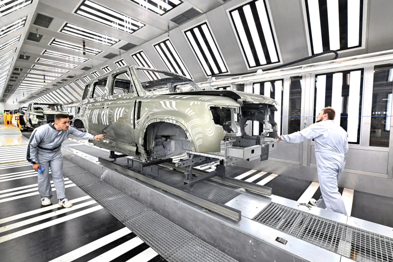 Jaguar Land Rover сократит 4000 сотрудников на фоне падения прибыли и продаж