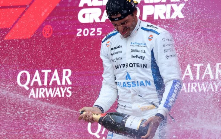 Карлос Сайнс повторил уникальное достижение Алена Проста