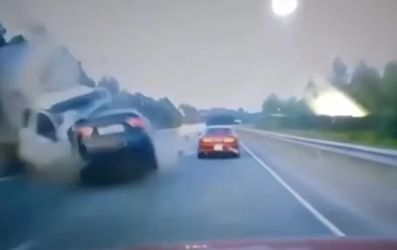  Момент ДТП под Северодвинском: «Лада» выехала на встречную и столкнулась с двумя автомобилями