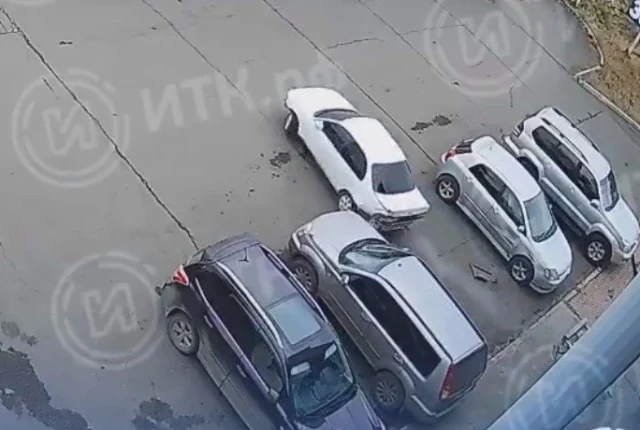  Водитель разбил четыре машины на парковке в Усть-Илимске