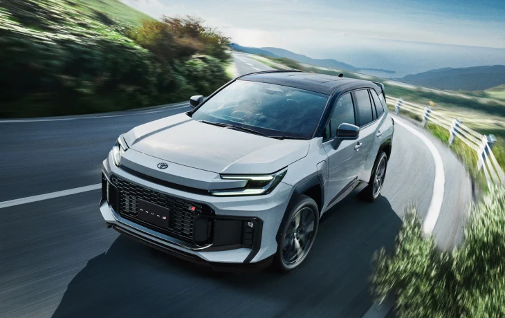 Toyota RAV4 нового поколения в Японии: теперь версии и с PHEV-установкой, включая GR Sport