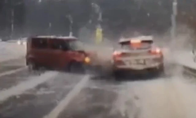  Авария в заснеженном Томске: Nissan выехал на встречную полосу и столкнулся с Hyundai