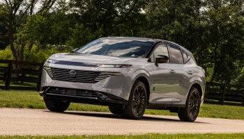 Nissan Murano лишился базовой версии и ощутимо подорожал