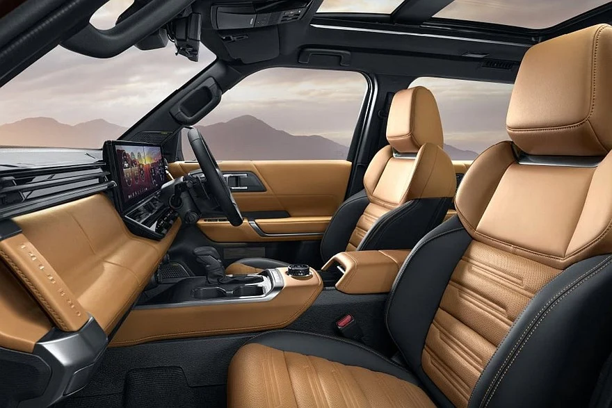 Новый Mitsubishi Pajero для Таиланда, топ-версия Новый Mitsubishi Pajero для Таиланда, топ-версия Super Exceed