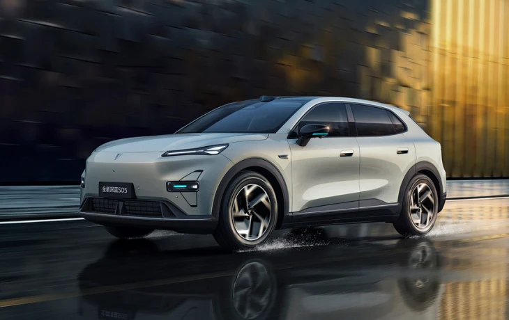Кроссовер Deepal S05 от Changan, который появится в России, обновился в Китае