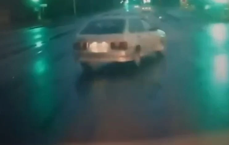  &laquo;Резко повернул направо с левой полосы&raquo;: автобус и легковой автомобиль столкнулись в Красноярске