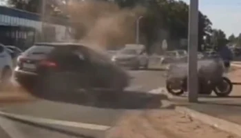  &laquo;Остановил полет&raquo;: мотоцикл и автомобиль столкнулись на Колтушском шоссе под Петербургом