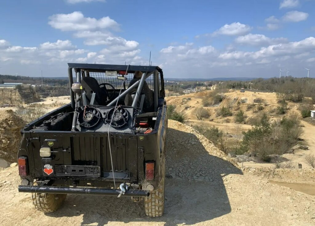 &amp;#171;Гибрид советской инженерной мысли и немецкой надежности&amp;#187;: УАЗ с двигателем от &amp;#171;Мерседеса&amp;#187; выставлен на продажу в Германии